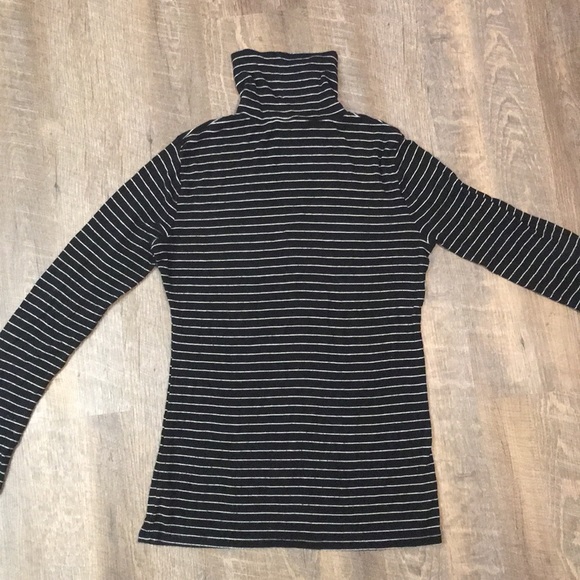☀️3/$24☀️ Striped Turtleneck - Picture 5 of 6